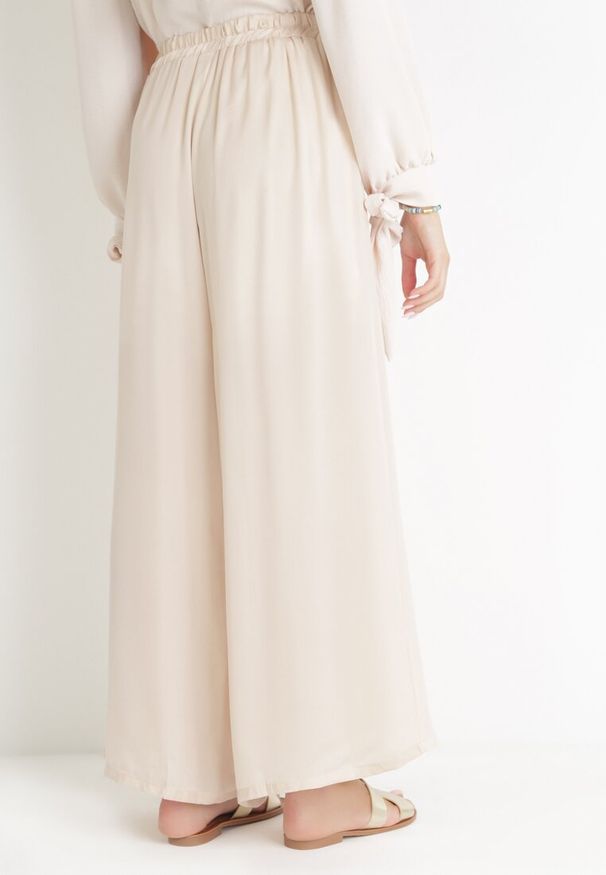 Born2be - Jasnobeżowe Szerokie Spodnie z Gumką w Pasie Agate. Kolor: beżowy. Materiał: wiskoza