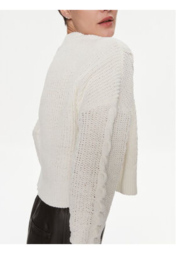 only - ONLY Sweter Malena 15309262 Biały Regular Fit. Kolor: biały. Materiał: syntetyk
