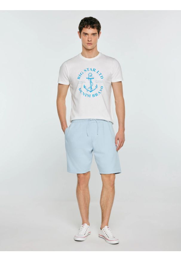Big-Star - Szorty męskie dresowe jasnoniebieskie Luiss 400. Kolor: niebieski. Materiał: dresówka. Wzór: aplikacja, haft, ze splotem. Sezon: lato. Styl: wakacyjny, elegancki