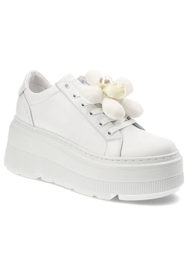 CheBello - Białe Sneakersy Chebello Modne Obuwie Na Platformie. Okazja: na co dzień. Kolor: biały. Materiał: skóra. Wzór: aplikacja. Obcas: na platformie