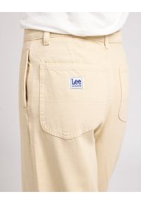 Lee - LEE CHINO RELAXED DAMSKIE SPODNIE MATERIAŁOWE MATERIAŁ GREIGE 112349015 L34M016112. Materiał: materiał