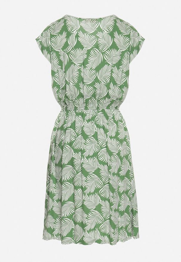 Born2be - Zielona Sukienka o Rozkloszowanym Kroju z Gumką w Pasie i Krótkim Rękawem Serive. Okazja: na spotkanie biznesowe, na co dzień. Kolor: zielony. Długość rękawa: krótki rękaw. Typ sukienki: rozkloszowane. Styl: elegancki, biznesowy, klasyczny, casual