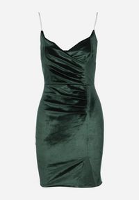 Born2be - Zielona Dopasowana Sukienka Welurowa z Kopertowym Dekoltem Evicco. Typ kołnierza: dekolt kopertowy. Kolor: zielony. Materiał: welur. Wzór: aplikacja. Typ sukienki: kopertowe. Styl: elegancki #2