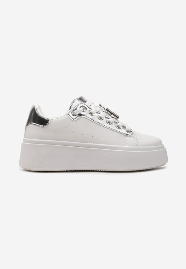 Born2be - Biało-Srebrne Sneakersy z Metaliczną Ozdobą z Cyrkoniami przy Sznurówkach Awenttes. Okazja: na co dzień. Kolor: biały. Wzór: aplikacja