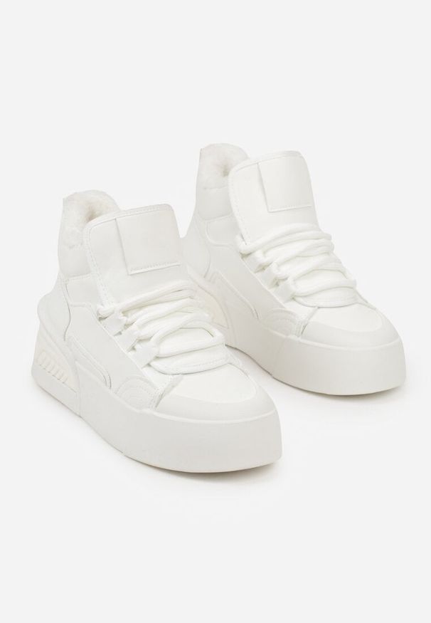 Renee - Białe Sneakersy z Ociepleniem na Platformie z Tłoczeniem Newedela. Okazja: na co dzień. Kolor: biały. Materiał: jeans. Obcas: na platformie