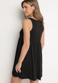 Born2be - Czarna Sukienka o Rozkloszowanym Kroju na Szerokich Ramiączkach z Guzikami Jenovira. Okazja: na co dzień. Kolor: czarny. Długość rękawa: na ramiączkach. Styl: casual #6