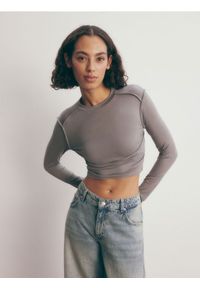 Reserved - Bluzka z ozdobnymi przeszyciami - ciemnoszary. Kolor: szary. Materiał: dzianina, wiskoza #1