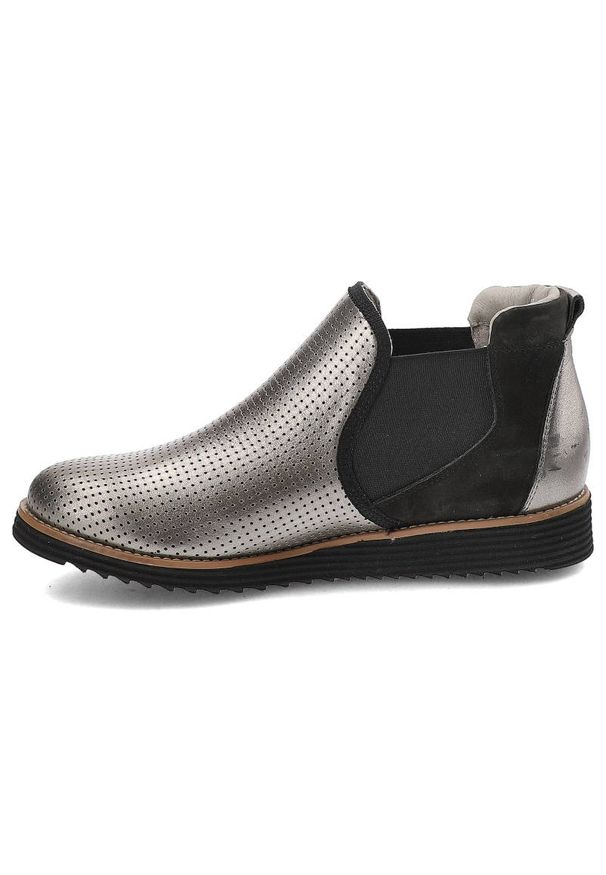 Srebrne Botki Karino Modne Skórzane Sztyblety. Zapięcie: bez zapięcia. Kolor: srebrny. Materiał: skóra. Obcas: na platformie. Styl: elegancki