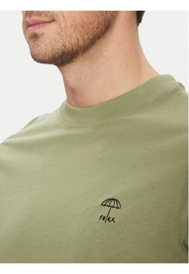 Blend T-Shirt 20718304 Zielony Regular Fit. Kolor: zielony. Materiał: bawełna