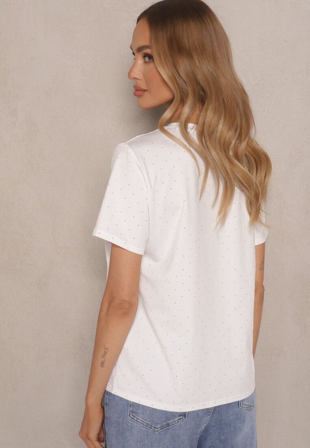 Renee - Biały T-shirt z Wiskozą Ozdobiony Cyrkoniami Sanelisea. Okazja: na co dzień. Kolor: biały. Materiał: wiskoza. Wzór: aplikacja. Sezon: lato, wiosna. Styl: casual