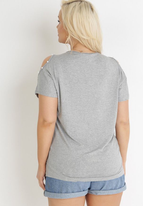 Born2be - Szara Bluzka Oversize z Rękawami Open Shoulder Ozdobiona Cyrkoniami i Perełkami Kesola. Kolor: szary. Wzór: aplikacja
