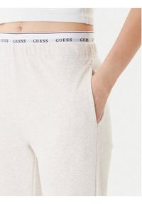 Guess Spodnie dresowe O5RB01 KCO31 Beżowy Regular Fit. Kolor: beżowy. Materiał: bawełna #4
