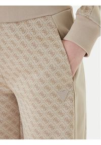 Guess Spodnie dresowe V6RB09 K2042 Beżowy Wide Leg. Kolor: beżowy. Materiał: syntetyk #2