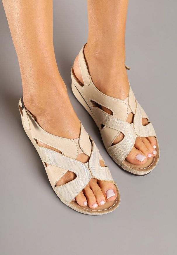 Born2be - Beżowe Sandały Vices z Ozdobnymi Paskami Oviama. Okazja: na co dzień. Zapięcie: pasek. Kolor: beżowy. Styl: casual, elegancki