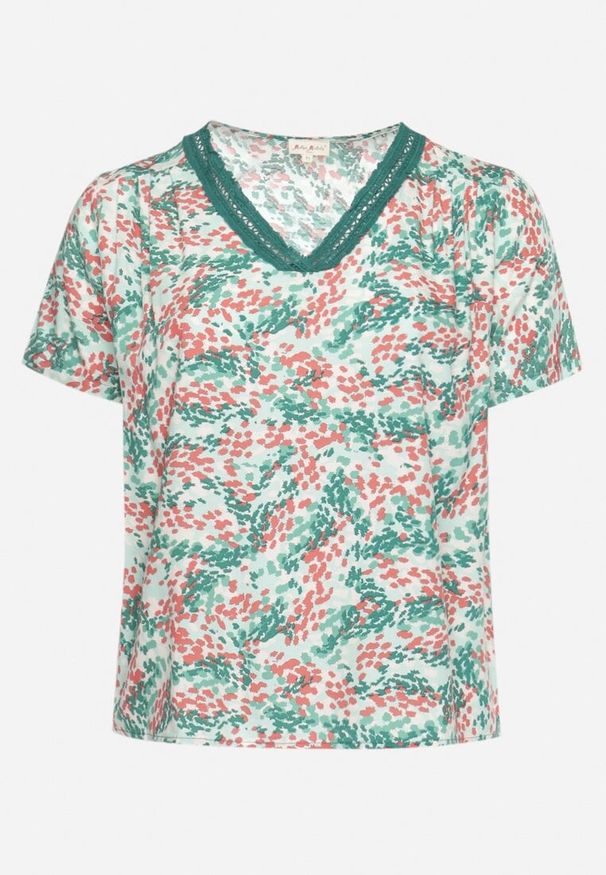 Born2be - Zielono-Różowa Wiskozowa Bluzka z Krótkim Rękawem i Dekoltem Typu V-Neck Natloza. Okazja: na co dzień. Typ kołnierza: dekolt w serek. Kolekcja: plus size. Kolor: zielony. Długość: krótkie. Wzór: kwiaty. Materiał: wiskoza. Długość rękawa: krótki rękaw. Styl: casual, elegancki