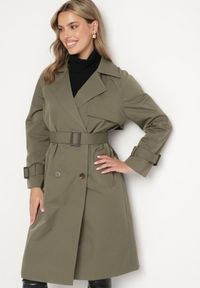 Born2be - Zielony Płaszcz w Stylu Trencza Ozdobiony Paskiem z Klamrą Ninellira. Kolor: zielony. Materiał: jeans. Długość rękawa: długi rękaw. Długość: długie. Wzór: aplikacja. Styl: elegancki, klasyczny #3