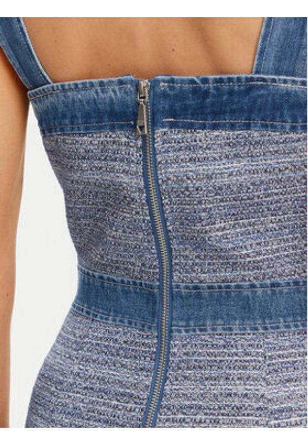 Guess Sukienka codzienna W5GK77 WH610 Niebieski Slim Fit. Okazja: na co dzień. Kolor: niebieski. Materiał: syntetyk, bawełna. Typ sukienki: proste. Styl: casual