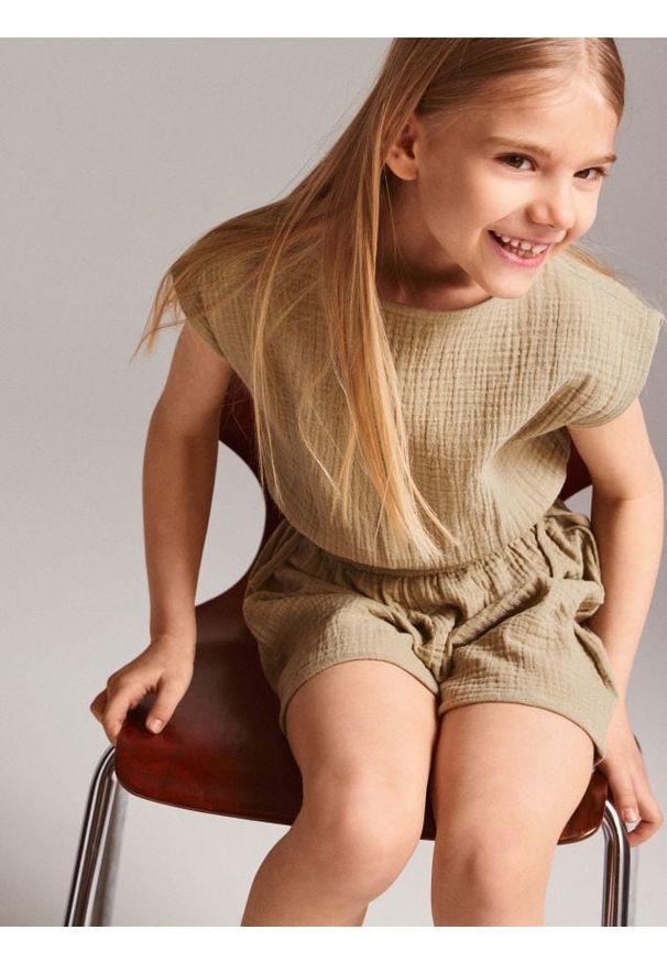 Reserved - Muślinowy kombinezon - oliwkowy. Kolor: oliwkowy. Materiał: bawełna