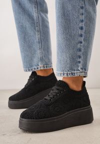 Renee - Czarne Sneakersy Boho na Platformie Zdobione Plecionym Wzorem Abilama. Kolor: czarny. Materiał: jeans, zamsz. Szerokość cholewki: normalna. Wzór: aplikacja. Obcas: na platformie #1
