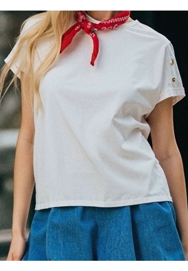 Sinsay - Bluzka z ozdobnymi guzikami - kremowy. Kolor: kremowy