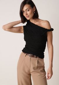 Born2be - Czarna Koronkowa Bluzka o Asymetrycznym Kroju na Jedno Ramię Nerasos. Kolor: czarny. Materiał: koronka #6