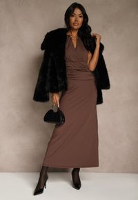 Renee - Brązowa Wieczorowa Sukienka Halter z Odkrytymi Plecami Sewsara. Typ kołnierza: dekolt halter. Kolor: brązowy. Styl: wizytowy #2