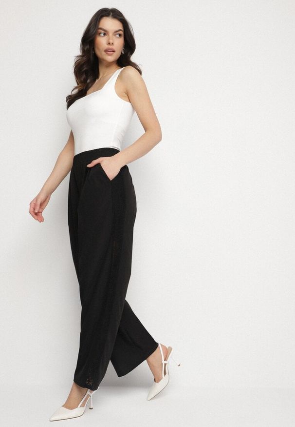 Born2be - Czarne Spodnie z Bawełną o Szerokim Kroju z Wysokim Stanem i Koronką Efadwenna. Okazja: na co dzień. Stan: podwyższony. Kolor: czarny. Materiał: bawełna, koronka. Wzór: koronka. Styl: casual, elegancki