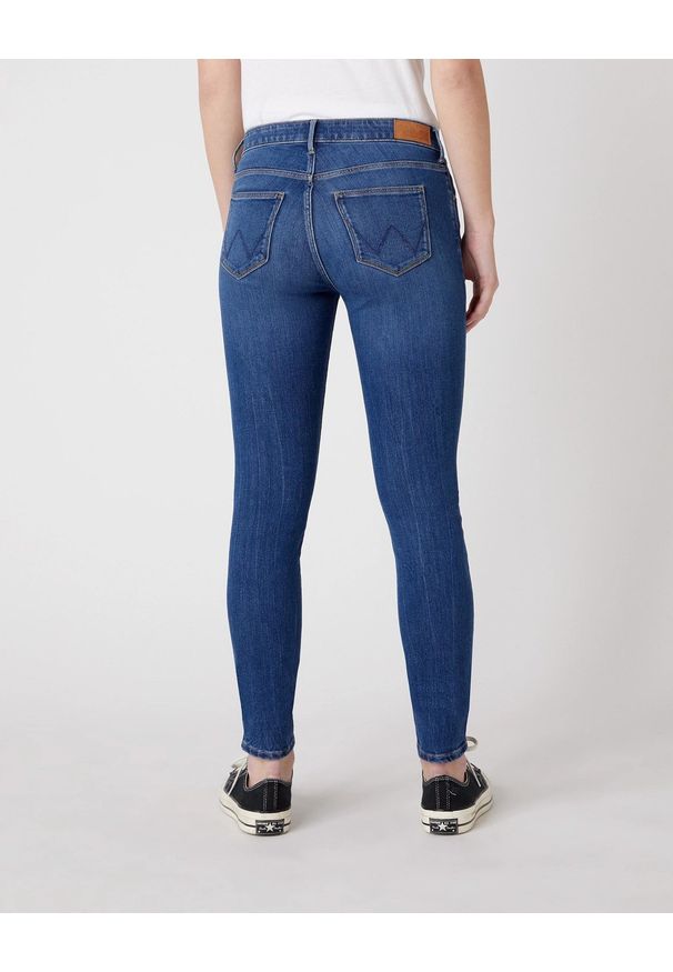 Wrangler - SPODNIE DAMSKIE WRANGLER SKINNY SOFT SKY W28KJB21K 112128278
