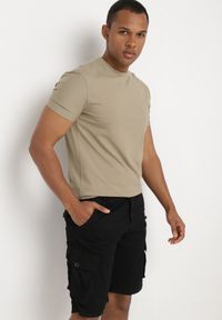 Born2be - Czarne Szorty Bawełniane w Stylu Cargo z Klapami na Kieszeniach Quoolia. Okazja: na co dzień. Kolor: czarny. Materiał: bawełna. Styl: casual #3