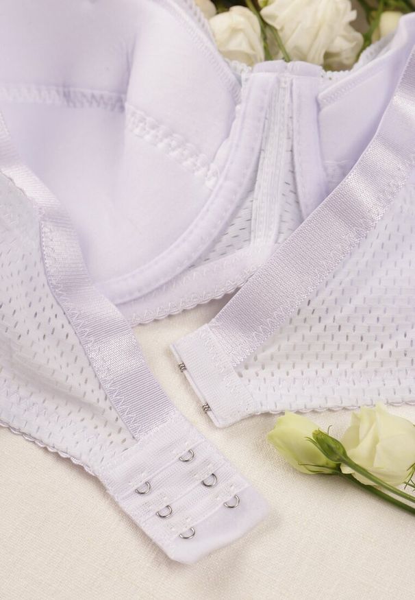 Born2be - Biały Klasyczny Biustonosz z Regulowanymi Ramiączkami Jaymes. Kolekcja: plus size. Kolor: biały. Materiał: tkanina. Wzór: gładki