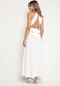 Born2be - Biała Koktajlowa Sukienka Multiway z Wiskozą i Wiązaniem na Szyi Lilazza. Okazja: na imprezę. Typ kołnierza: dekolt w kształcie V. Kolor: biały. Materiał: wiskoza. Typ sukienki: rozkloszowane. Styl: wizytowy #5
