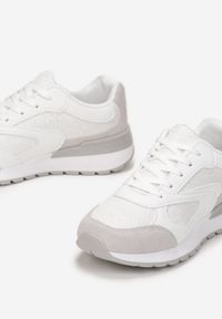 Renee - Białe Brokatowe Sneakersy Sznurowane Meari. Wysokość cholewki: przed kostkę. Kolor: biały. Materiał: materiał. Szerokość cholewki: normalna #2