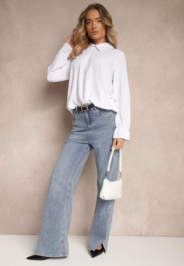 Renee - Biała Koszula z Marszczeniem i Falbankami Aratara. Okazja: na co dzień. Typ kołnierza: kołnierz z falbankami. Kolor: biały. Materiał: jeans. Styl: casual