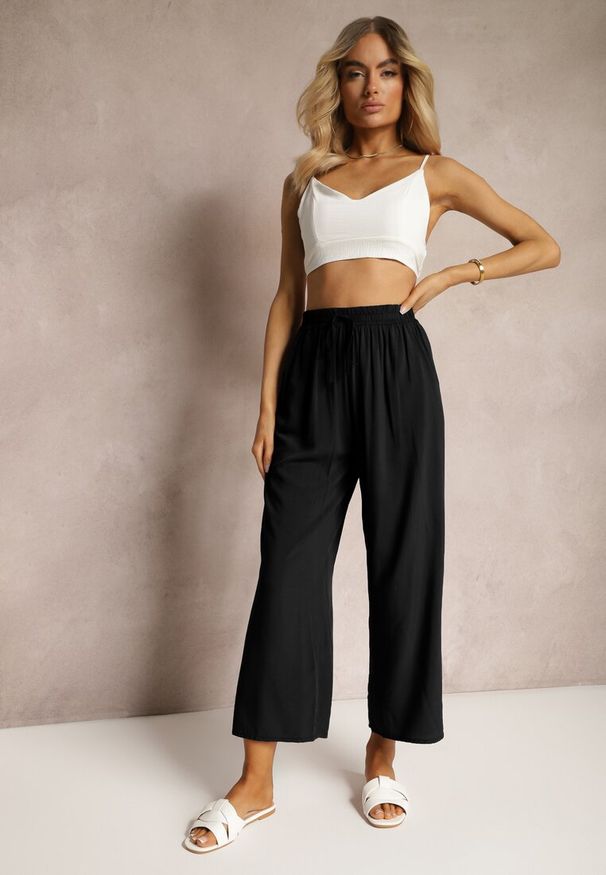 Renee - Czarne Spodnie z Bawełny Typu Palazzo z Gumką w Talii Fieana. Okazja: na spacer, do pracy, na spotkanie biznesowe. Kolor: czarny. Materiał: bawełna. Styl: biznesowy