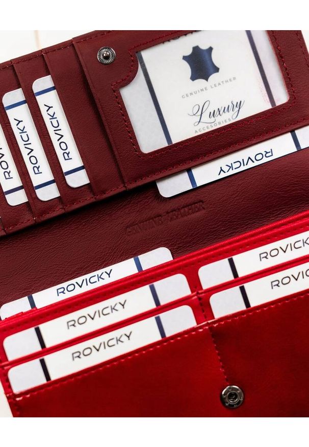 ROVICKY - Portfel damski Rovicky RPX-20A-3 czerwony. Kolor: czerwony. Wzór: kratka, aplikacja
