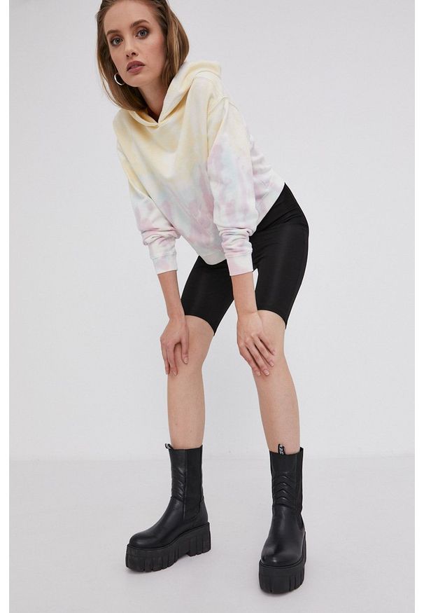 AllSaints Bluza bawełniana damska kolor żółty z kapturem wzorzysta. Typ kołnierza: kaptur. Kolor: żółty. Materiał: bawełna. Długość rękawa: długi rękaw. Długość: długie