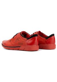 Polbut Buty męskie skórzane 2103 czerwone. Nosek buta: okrągły. Kolor: czerwony. Materiał: materiał. Obcas: na obcasie. Styl: klasyczny. Wysokość obcasa: średni #2