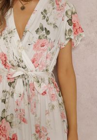 Renee - Biała Sukienka w Kwiaty o Kopertowym Kroju z Wiązanym Paskiem Iphene. Okazja: na co dzień, na imprezę. Typ kołnierza: dekolt w kształcie V. Kolor: biały. Długość rękawa: krótki rękaw. Wzór: kwiaty. Sezon: lato. Typ sukienki: kopertowe. Styl: casual, elegancki #5