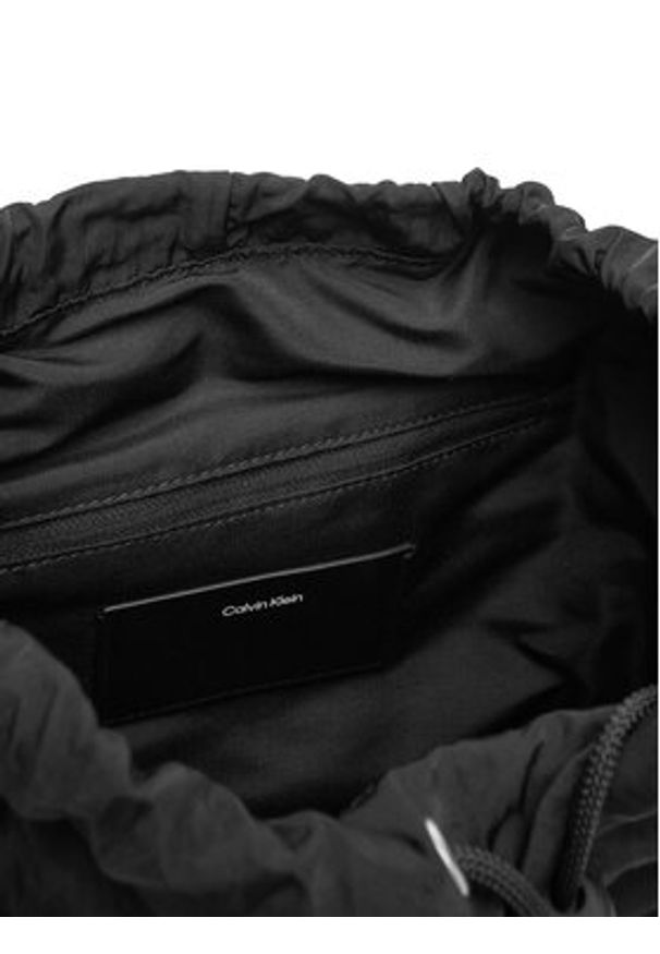 Calvin Klein Plecak LV04K3214G Czarny. Kolor: czarny. Materiał: nylon, materiał