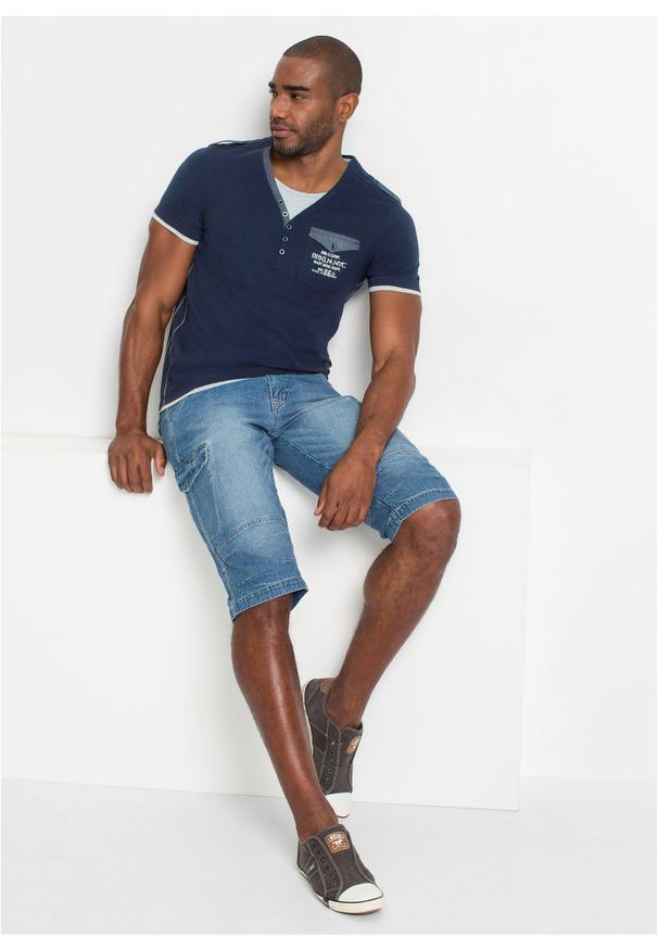 bonprix - Lekkie długie bermudy dżinsowe o kroju bojówek, relaxed fit. Kolor: niebieski. Długość: długie