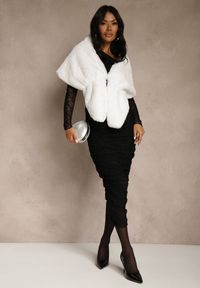 Renee - Białe Ponczo z Ozdobnym Futerkiem Cralinne. Kolor: biały. Materiał: futro #4