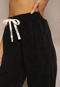 Renee - Czarne Dresowe Spodnie z Bawełną High Waist Wykończone w Pasie Gumką Ekadela. Stan: podwyższony. Kolor: czarny. Materiał: bawełna, dresówka