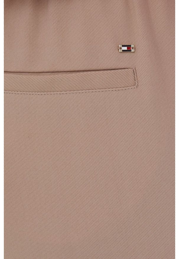 TOMMY HILFIGER - Tommy Hilfiger spodnie damskie kolor beżowy gładkie. Kolor: beżowy. Materiał: poliester, tkanina. Wzór: gładki
