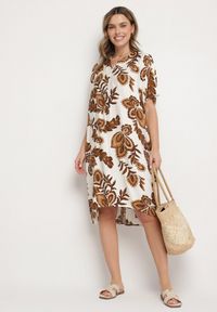 Born2be - Brązowa Sukienka z Lnem i Wiskozą Ozdobiona Cyrkoniami Sadelune. Okazja: na co dzień. Typ kołnierza: dekolt w serek. Kolor: brązowy. Materiał: wiskoza, len. Wzór: aplikacja. Styl: casual, elegancki, klasyczny #6