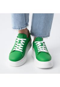 Wittchen - Damskie sneakersy ze skóry na grubej podeszwie klasyczne zielone. Okazja: na co dzień. Nosek buta: okrągły. Kolor: zielony. Materiał: skóra. Obcas: na platformie #4