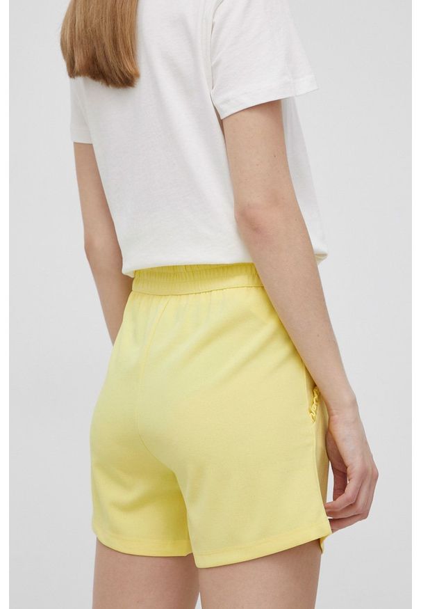 JDY szorty damskie kolor żółty gładkie high waist. Stan: podwyższony. Kolor: żółty. Materiał: dzianina. Wzór: gładki