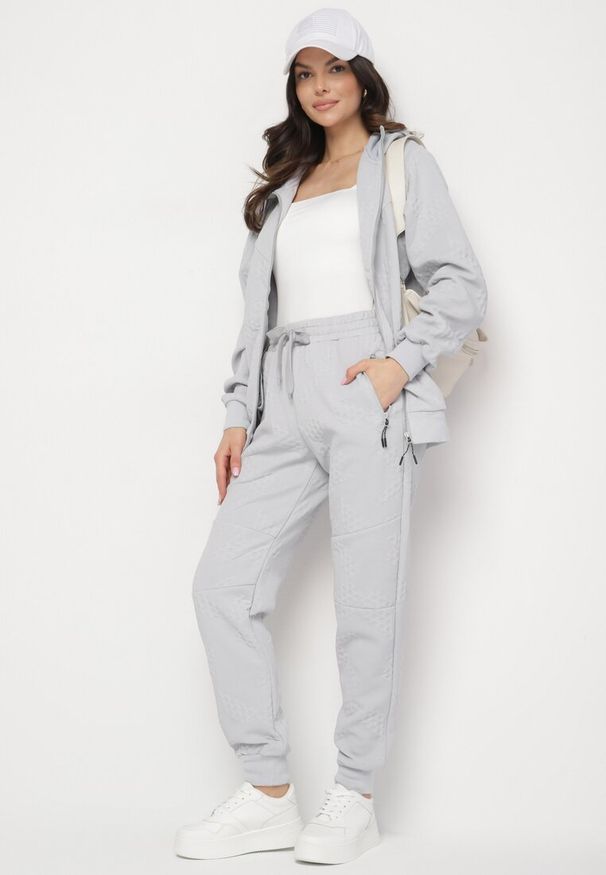 Born2be - Szary Komplet Dresowy Bluza z Kapturem i Joggery Rerialda. Kolor: szary. Materiał: dresówka