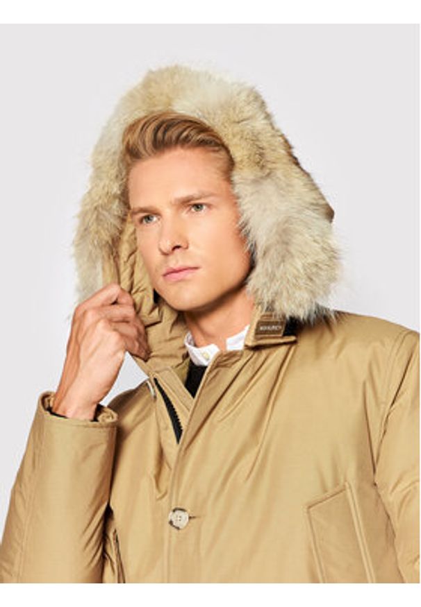 Woolrich Kurtka puchowa Arctic CFWOOU0482MRUT0001 Beżowy Regular Fit. Kolor: beżowy. Materiał: bawełna
