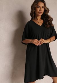 Renee - Czarna Sukienka o Kroju Nietoperza z Ozdobnym Wiązaniem na Plecach Cylean. Kolor: czarny #3