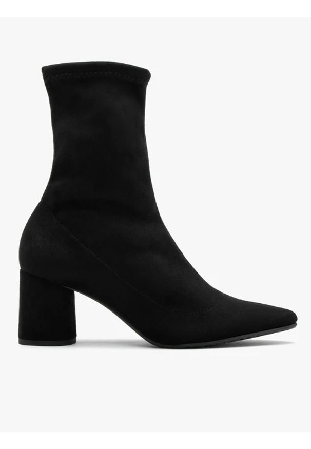 Ryłko - Elastyczne botki na obcasie z noskiem w szpic. Kolor: czarny. Materiał: syntetyk. Szerokość cholewki: normalna. Obcas: na obcasie. Styl: street. Wysokość obcasa: średni